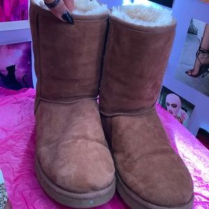 Tan Uggs! < 3